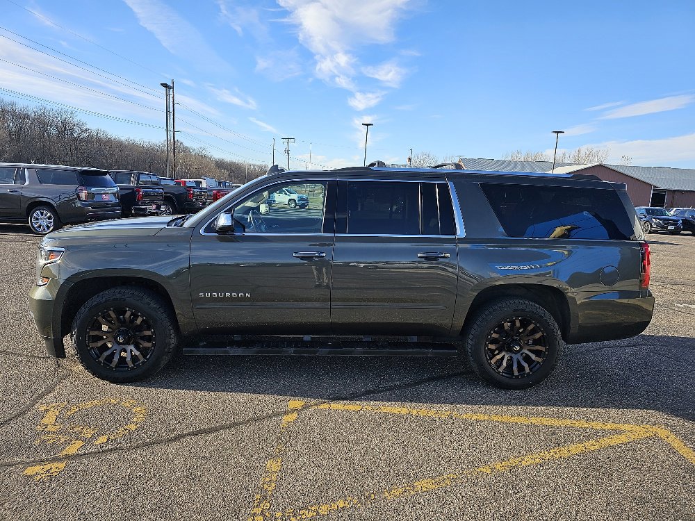 Used 2019 Chevrolet Suburban Premier with VIN 1GNSKJKC0KR158375 for sale in Annandale, Minnesota