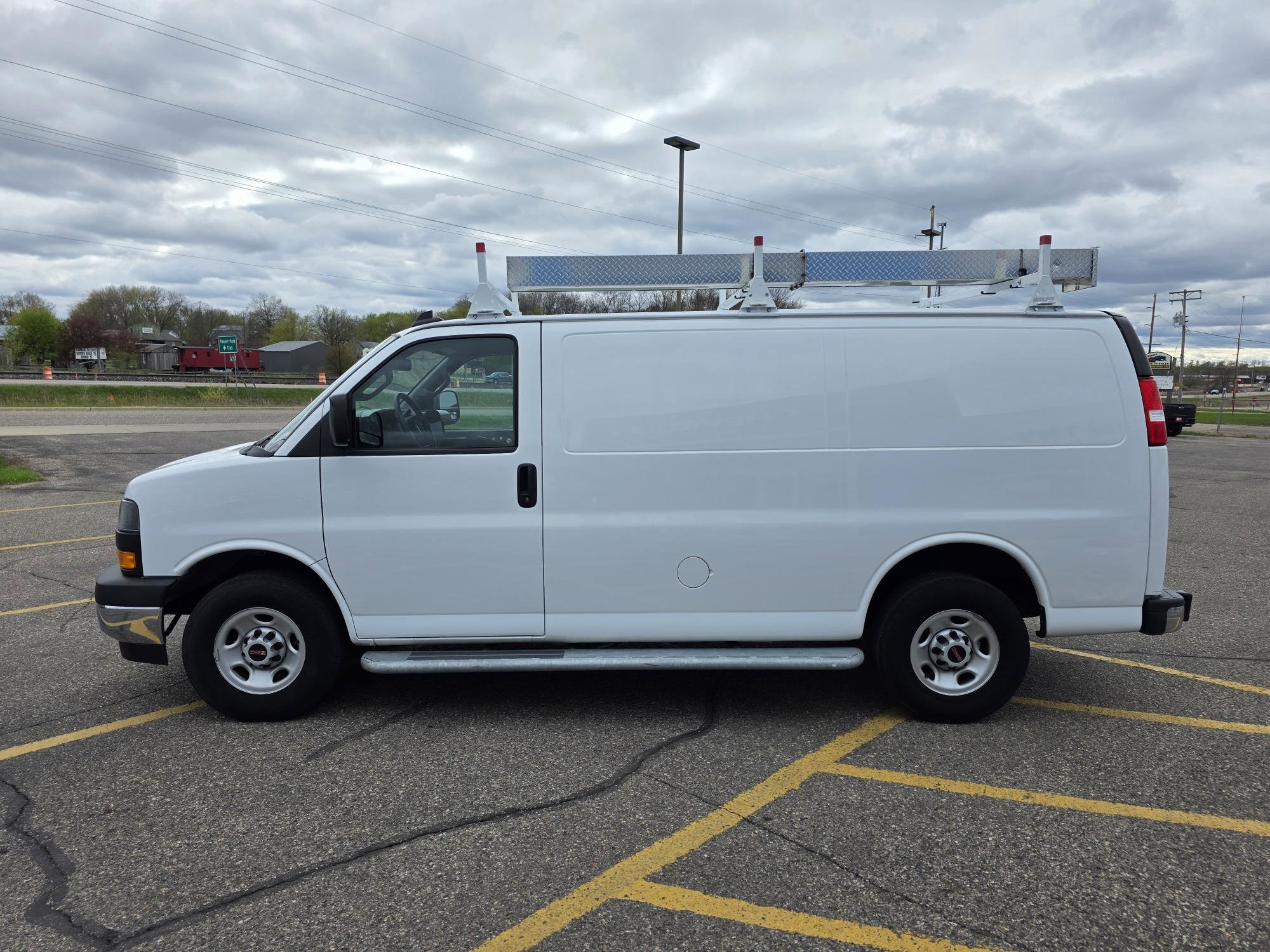 Used 2022 GMC Savana Cargo Work Van with VIN 1GTW7AF77N1265399 for sale in Annandale, Minnesota
