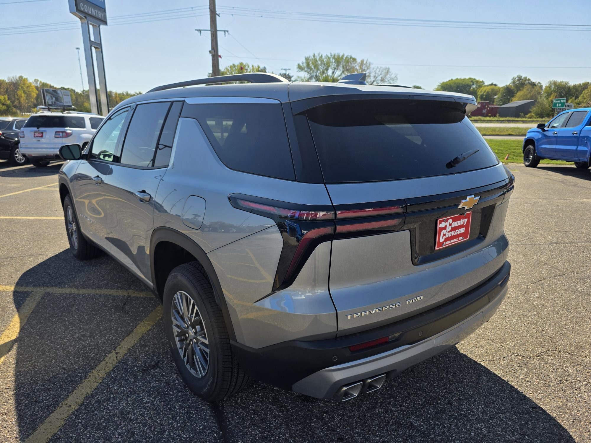 2026 Chevrolet Traverse photo 2