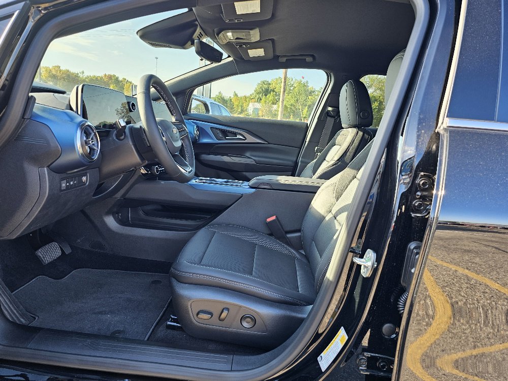 2025 Chevrolet Equinox EV 1LT photo 4
