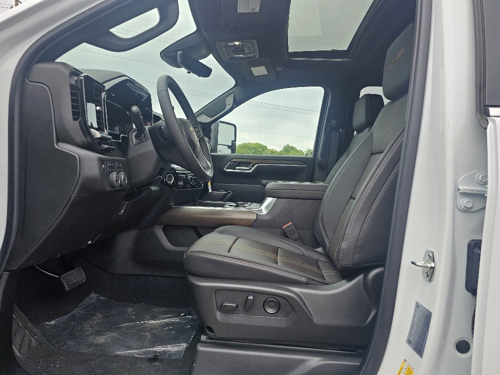 2025 Chevrolet Silverado 3500HD High Country photo 4