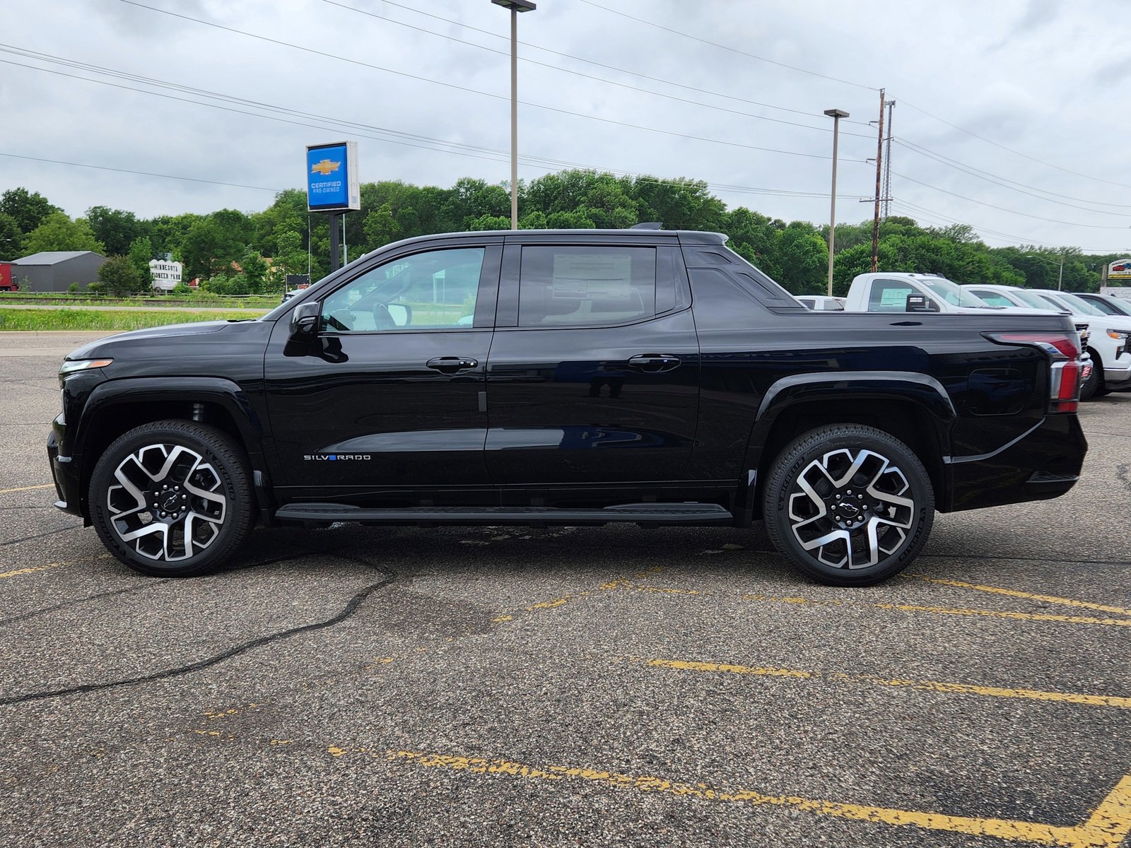 2024 Chevrolet Silverado EV RST photo 2