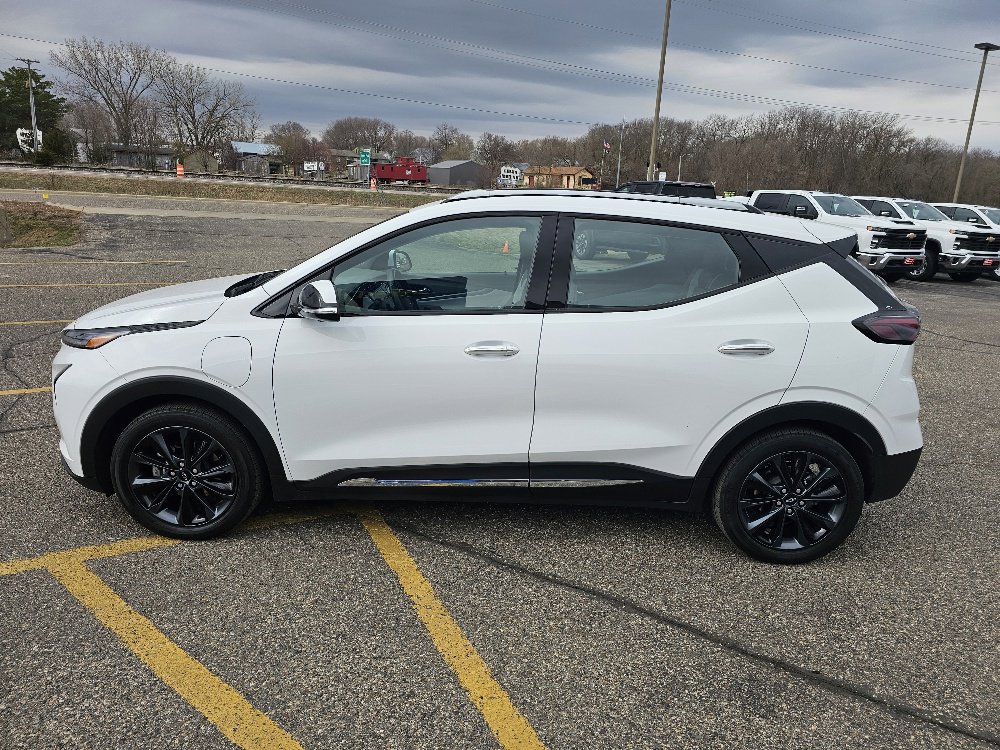 Used 2022 Chevrolet Bolt EUV Premier with VIN 1G1FZ6S07N4122623 for sale in Annandale, MN