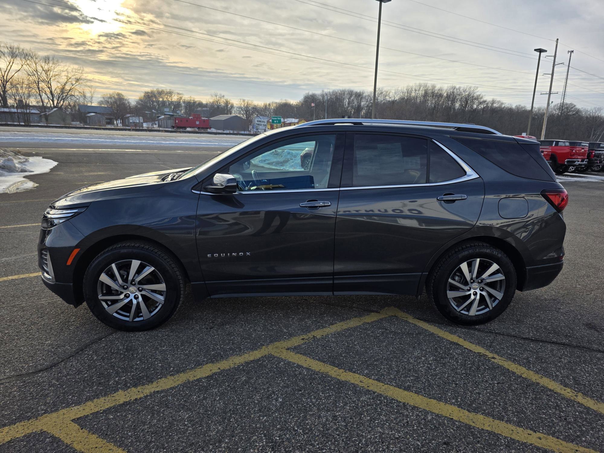 Used 2022 Chevrolet Equinox Premier with VIN 3GNAXXEV5NS199714 for sale in Annandale, Minnesota