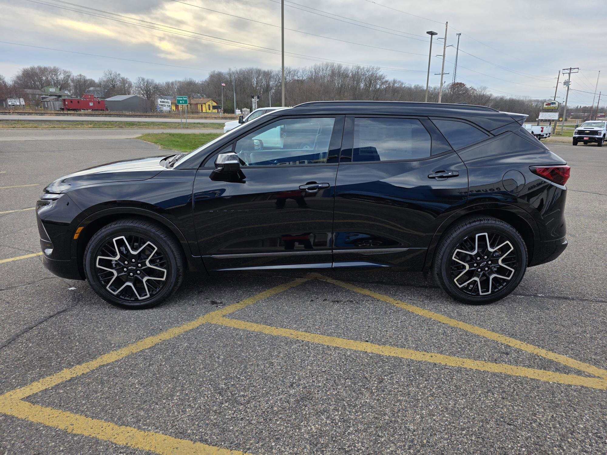 2025 Chevrolet Blazer RS photo 2