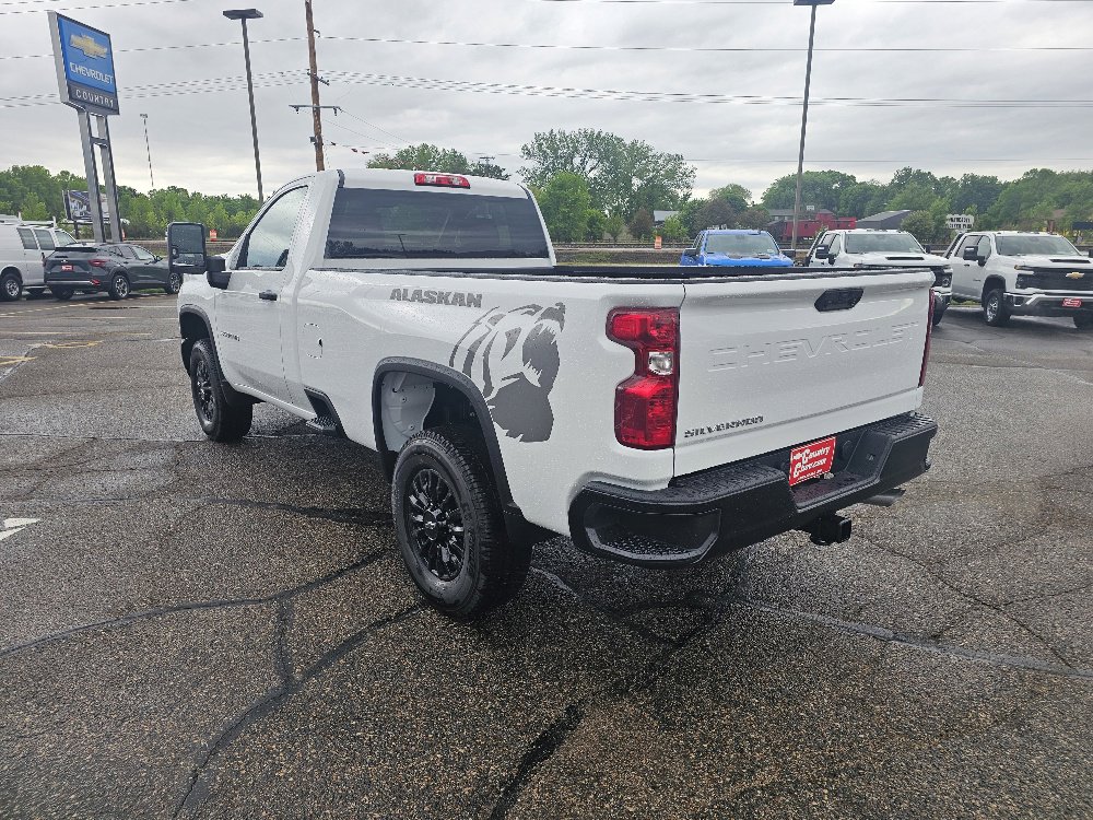 2025 Chevrolet Silverado 3500HD photo 3