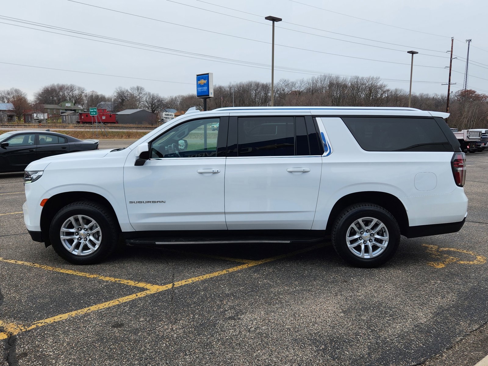 Used 2021 Chevrolet Suburban LS with VIN 1GNSKBED7MR234297 for sale in Annandale, Minnesota
