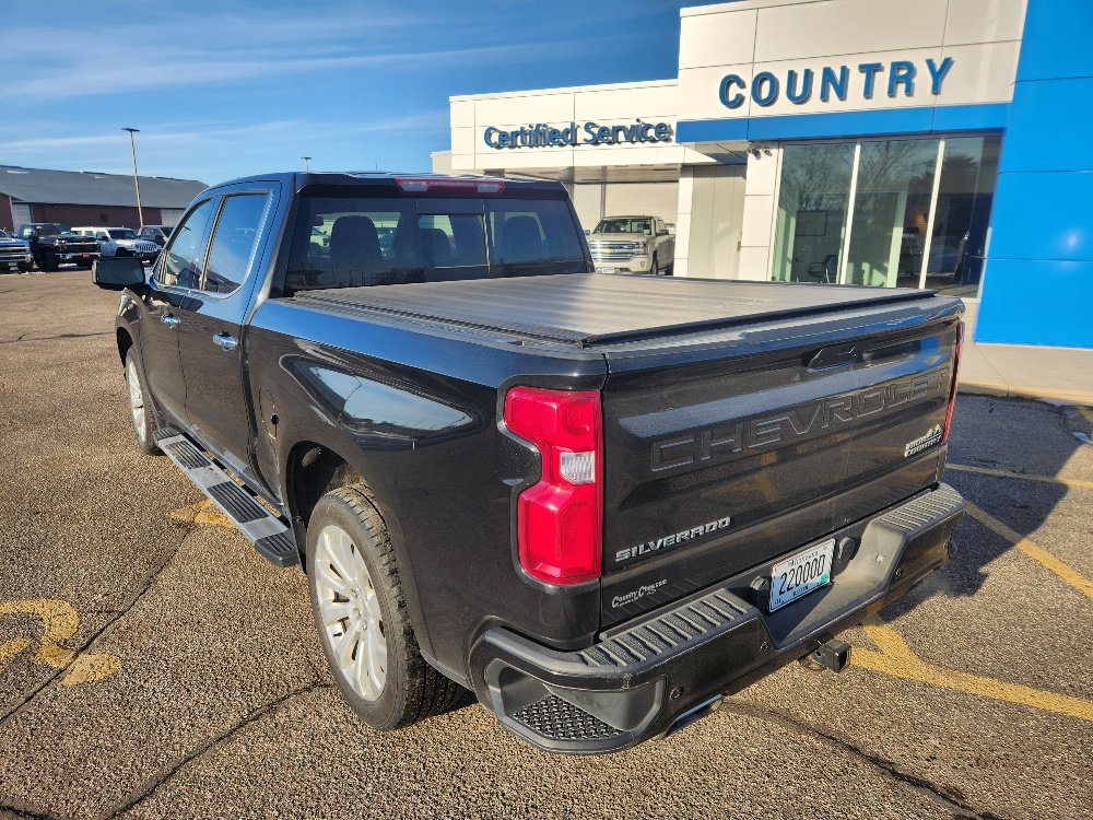 2022 Chevrolet Silverado 1500 High Country photo 3