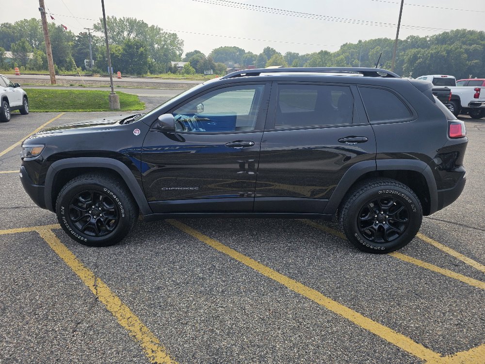 Used 2020 Jeep Cherokee Trailhawk with VIN 1C4PJMBX0LD621992 for sale in Annandale, Minnesota