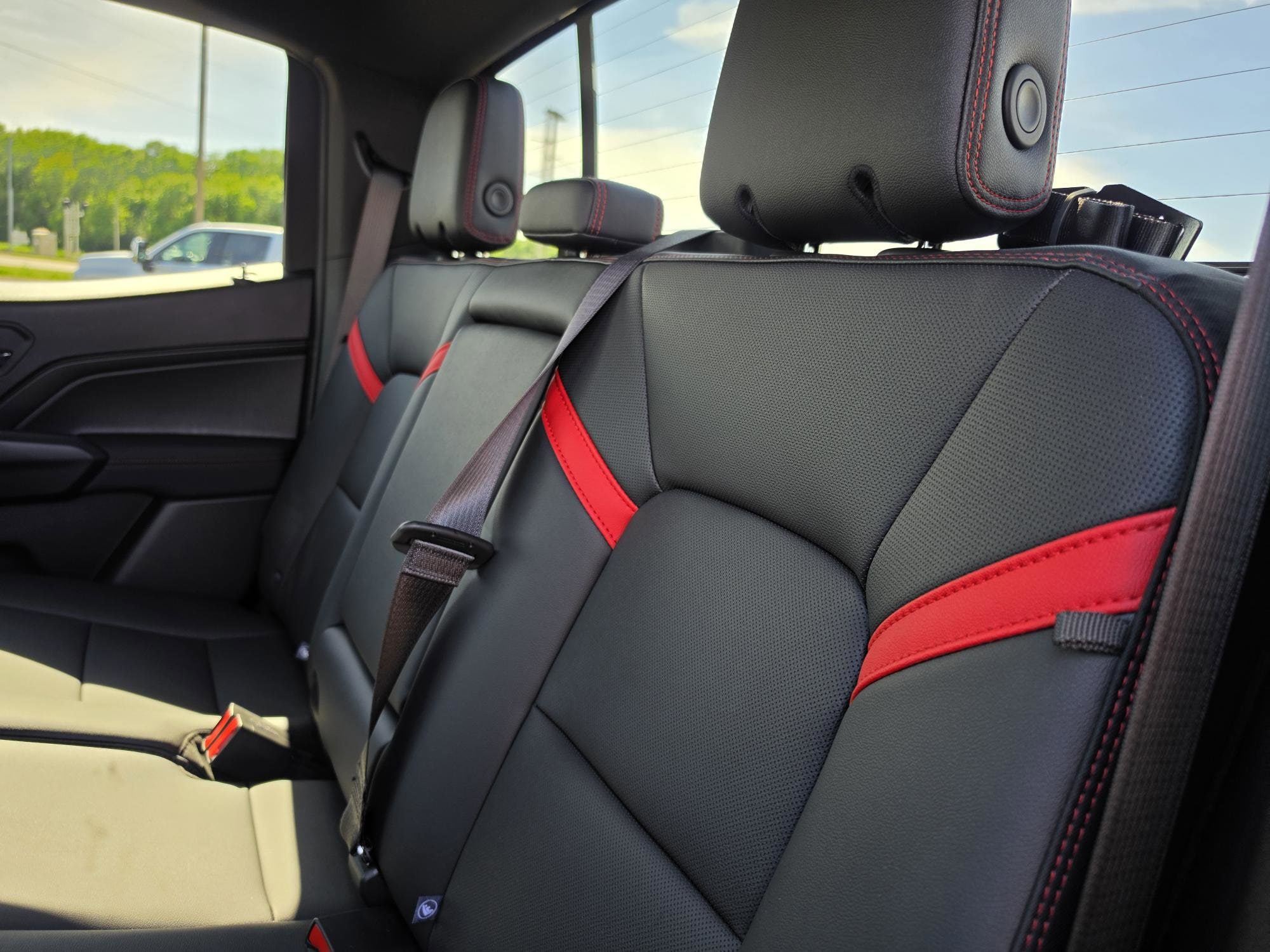 2026 Chevrolet Colorado Z71 - Photo 14