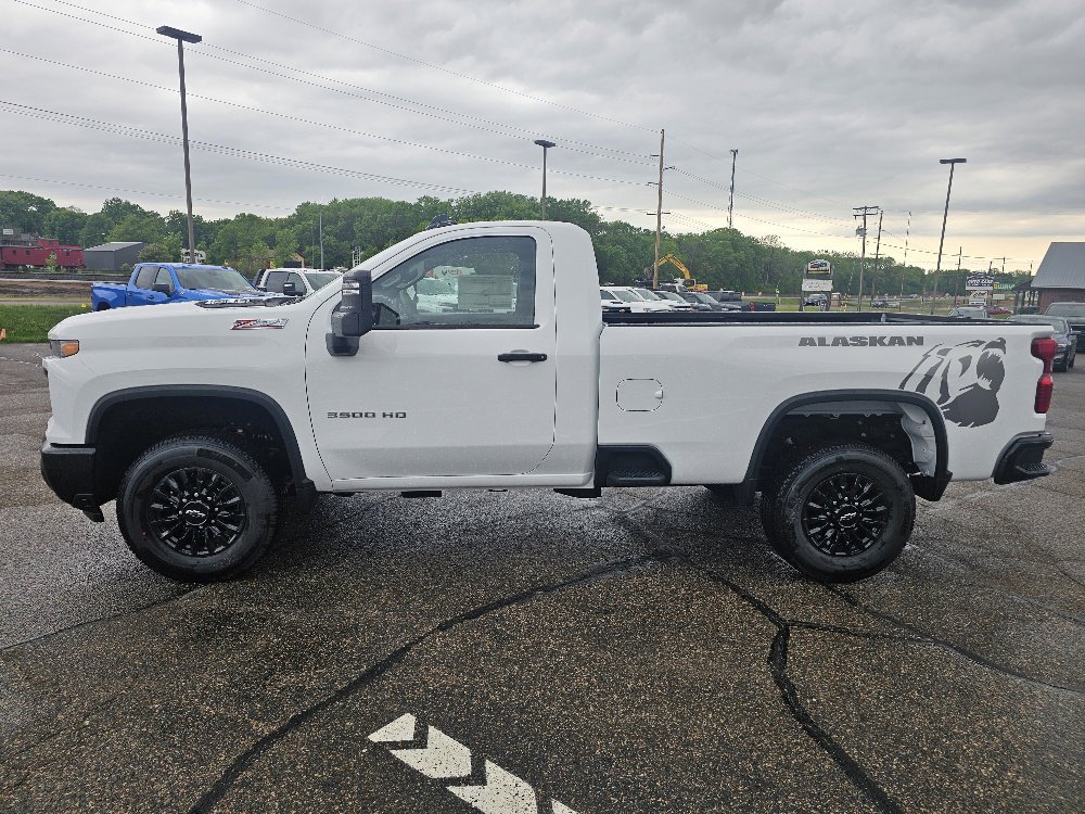 2025 Chevrolet Silverado 3500HD photo 2