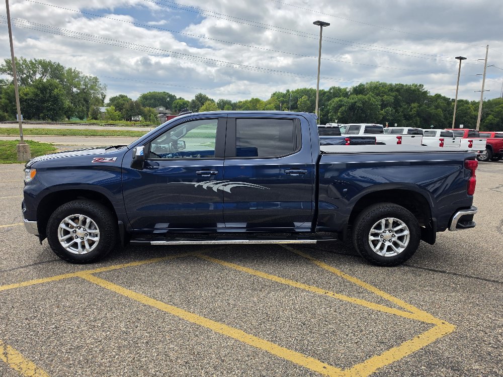 Used 2022 Chevrolet Silverado 1500 LT with VIN 3GCUDDED8NG554950 for sale in Annandale, Minnesota