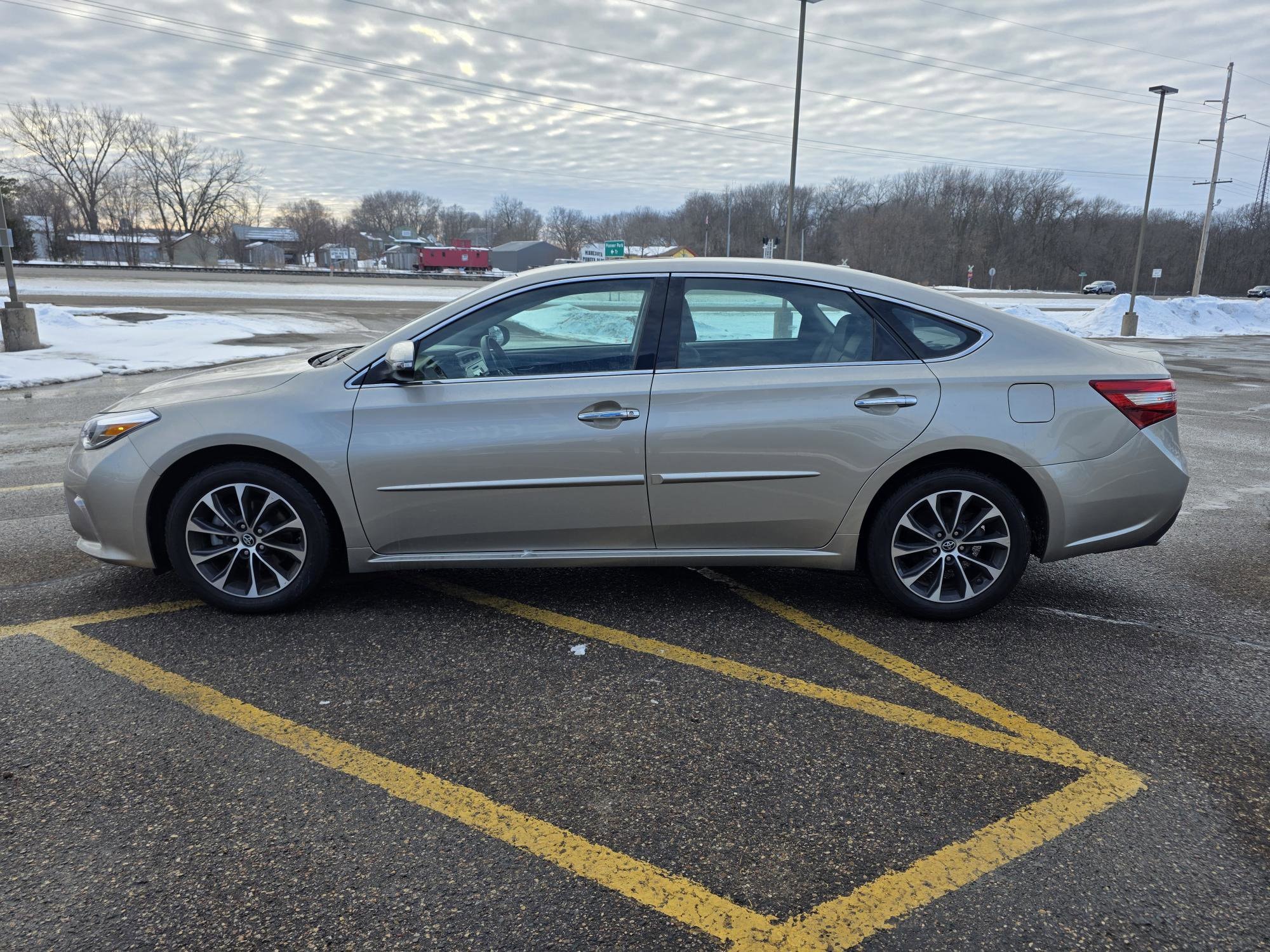 Used 2017 Toyota Avalon XLE Premium with VIN 4T1BK1EB3HU257561 for sale in Annandale, Minnesota