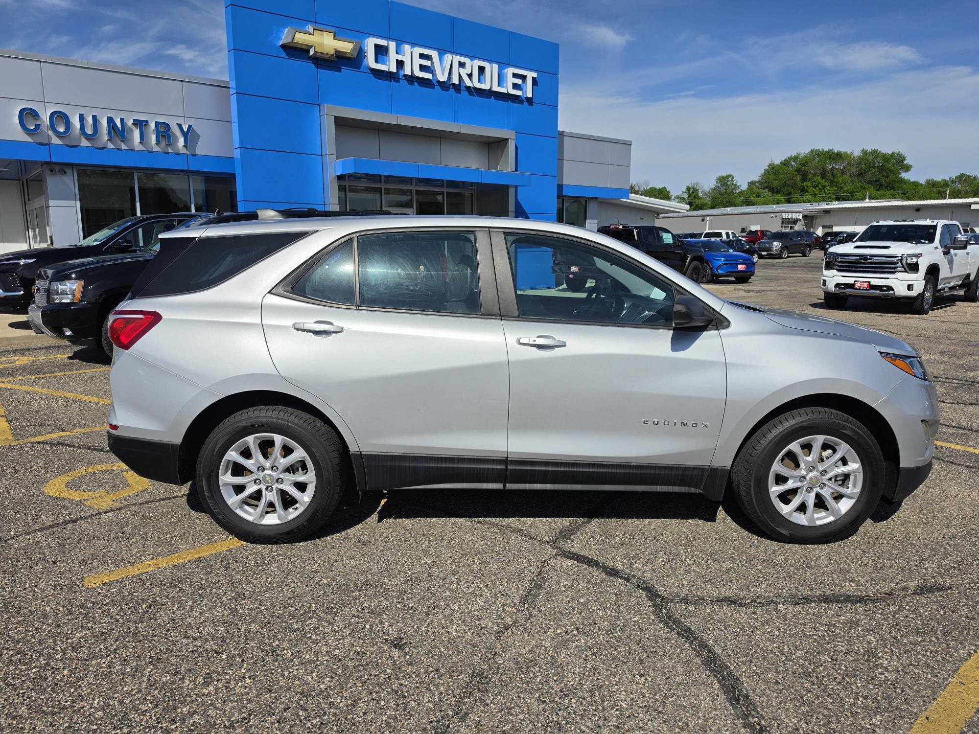 Used 2021 Chevrolet Equinox 1FL with VIN 3GNAX5EVXMS136840 for sale in Annandale, Minnesota