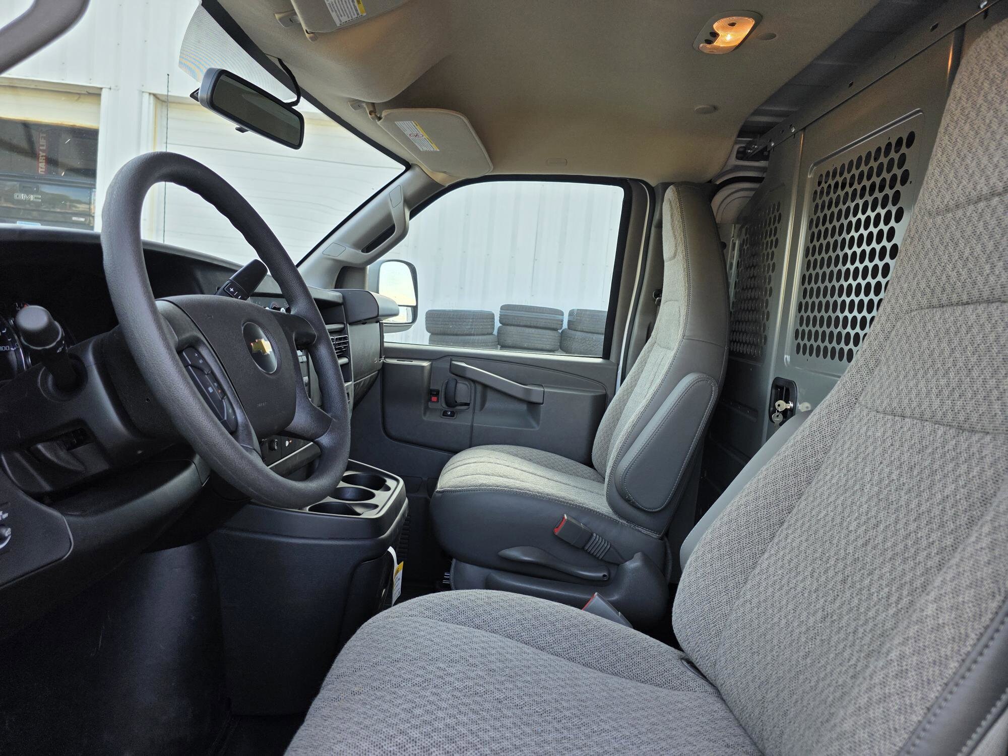 2025 Chevrolet Express Cargo 3500 Van photo 4
