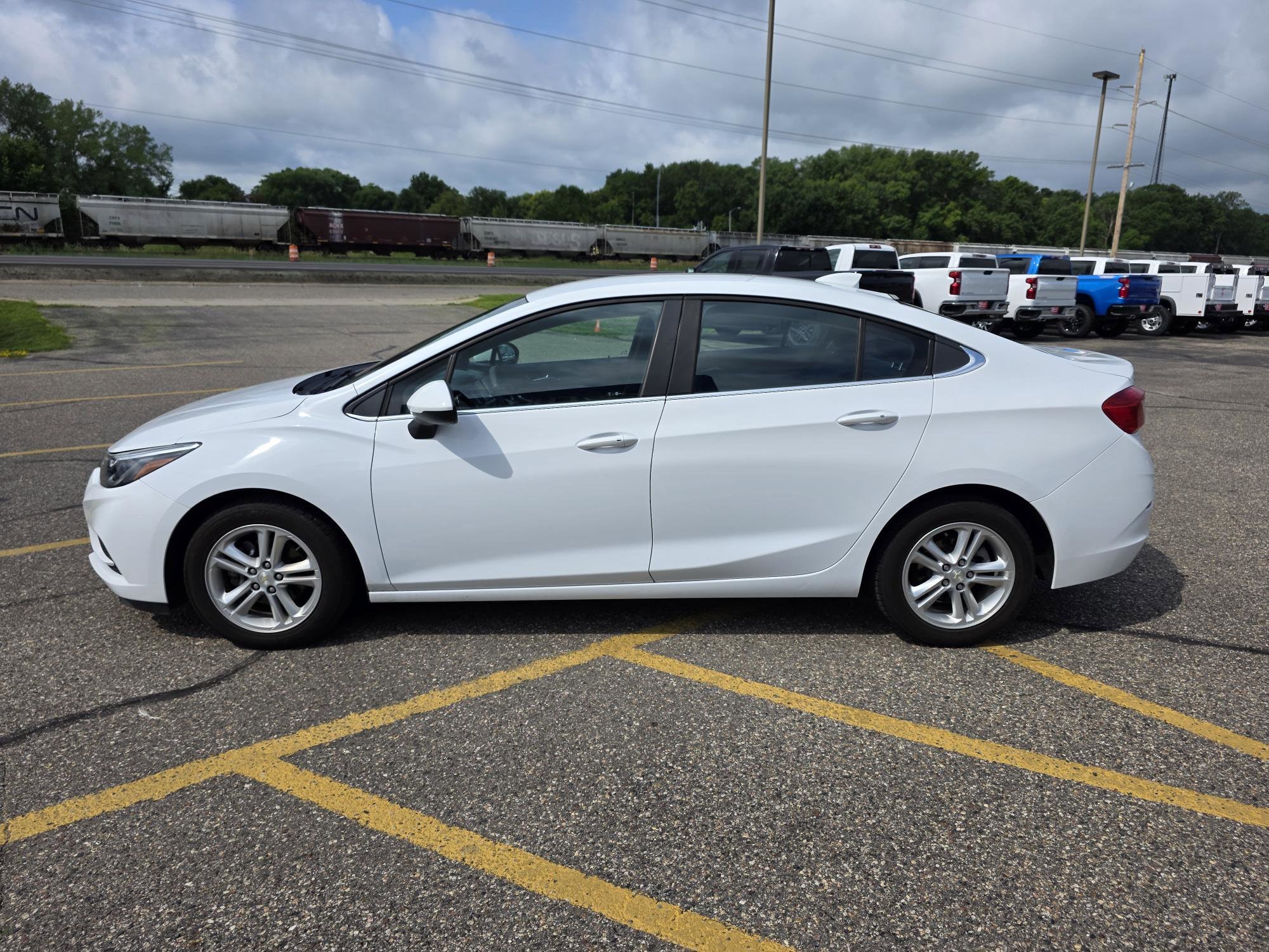 Used 2017 Chevrolet Cruze LT with VIN 1G1BE5SMXH7115188 for sale in Annandale, Minnesota