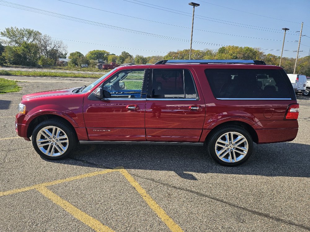 2017 Ford Expedition EL Platinum photo 2