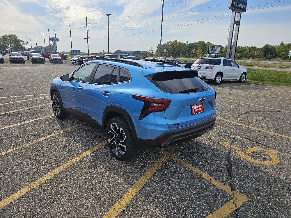 2025 Chevrolet Trax photo 3