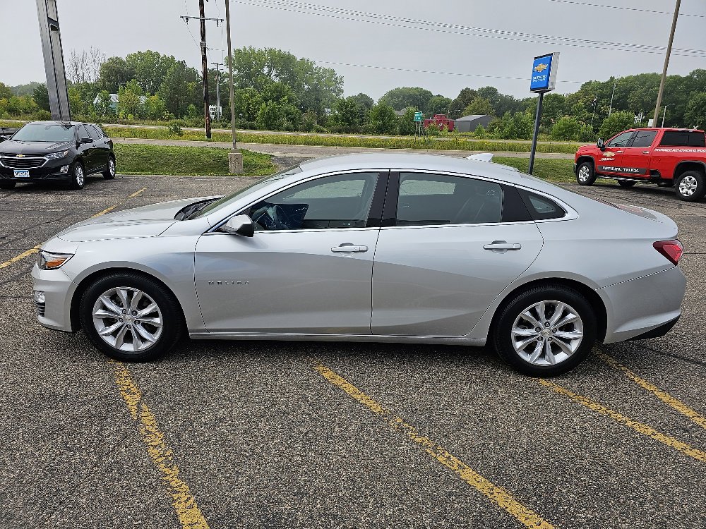 Used 2020 Chevrolet Malibu 1LT with VIN 1G1ZD5ST8LF031779 for sale in Annandale, Minnesota