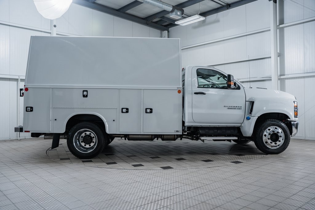 2024 Chevrolet Silverado 5500HD Work Truck photo 3