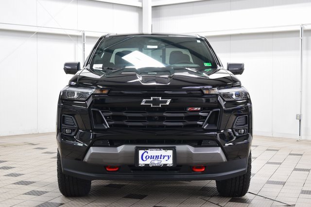 2025 Chevrolet Colorado Z71 photo 2