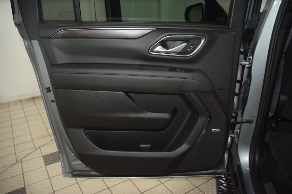 2024 Chevrolet Suburban Z71 - Photo 45
