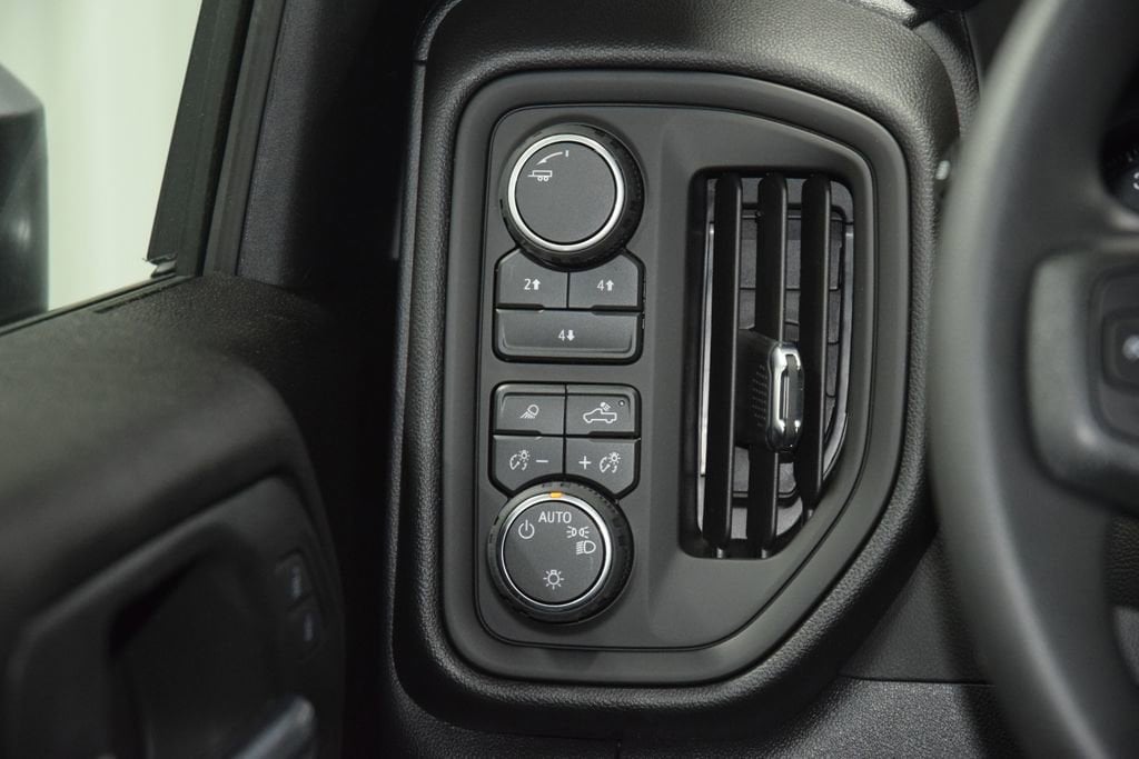 2026 Chevrolet Silverado 2500 HD Custom - Photo 37