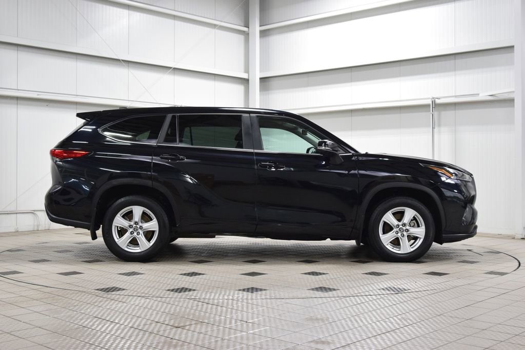 2023 Toyota Highlander LE - Photo 9