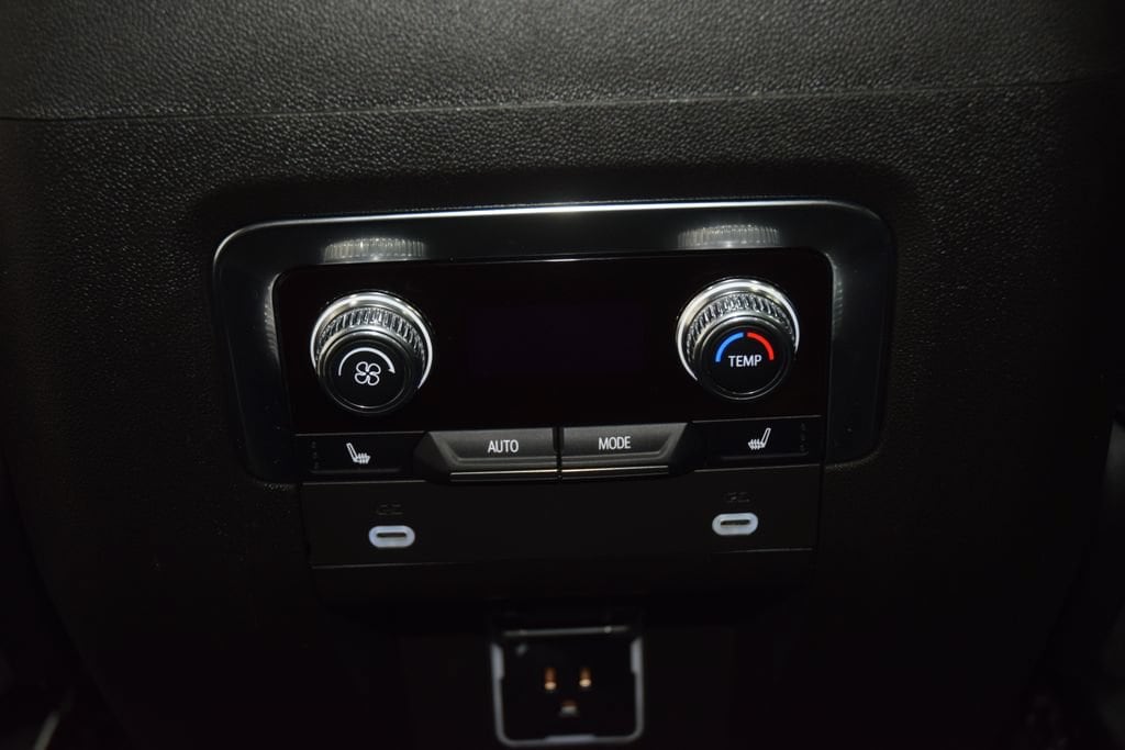 2024 GMC Yukon Denali - Photo 46