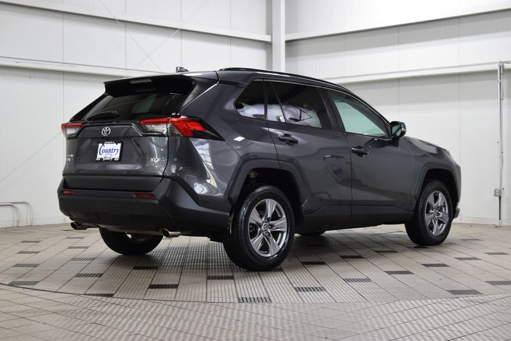 2022 Toyota RAV4 XLE - Photo 8