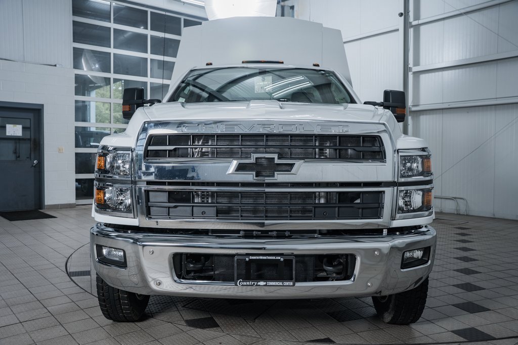 2024 Chevrolet Silverado 5500HD Work Truck photo 2