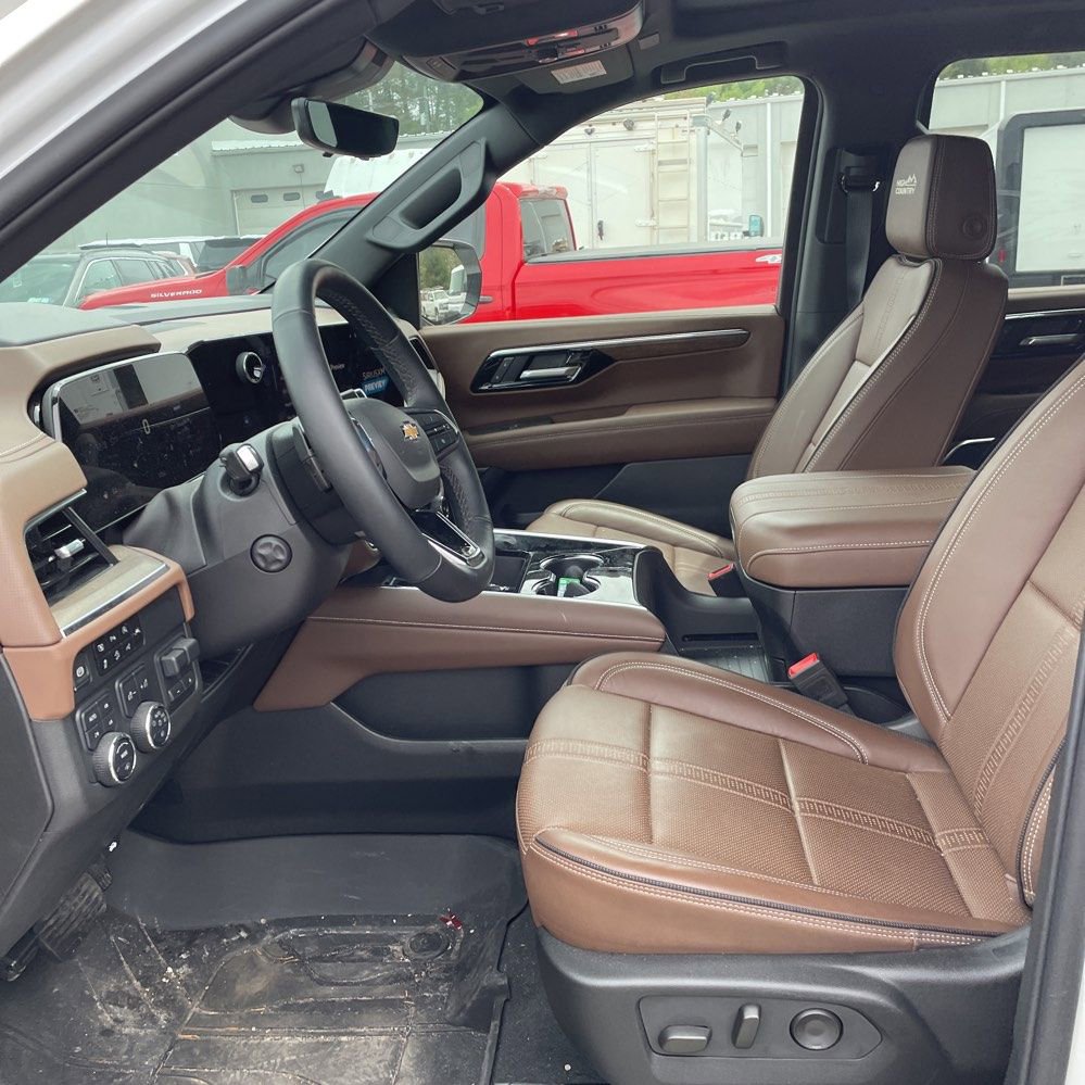 2025 Chevrolet Suburban High Country - Photo 16