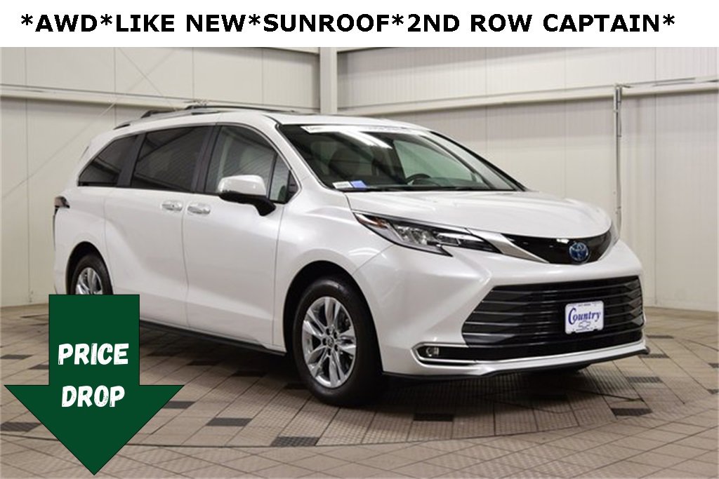 2025 Toyota Sienna Limited's photo