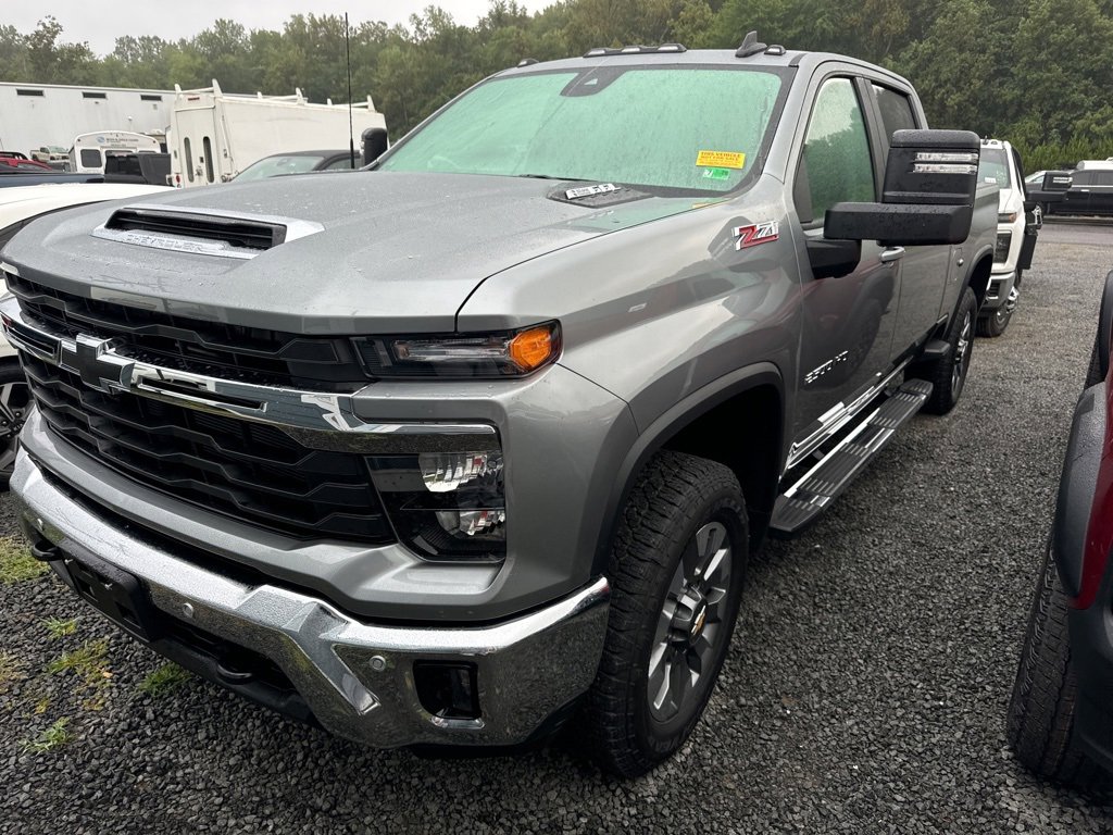 2025 Chevrolet Silverado 2500HD LT photo 3