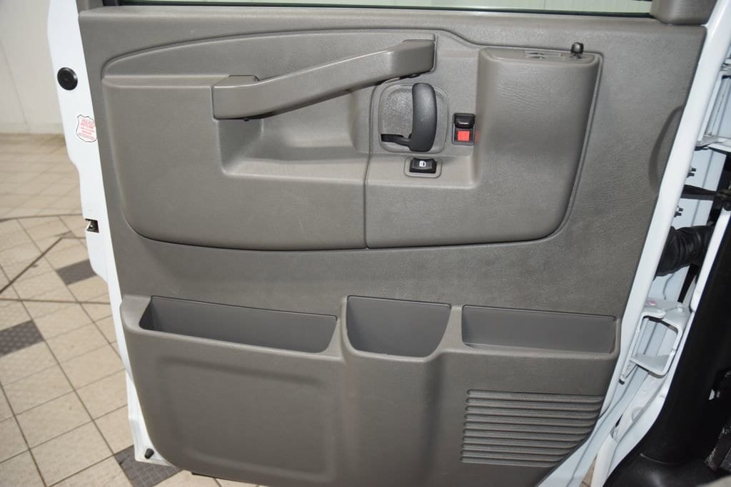 2025 Chevrolet Express Passenger LT - Photo 36