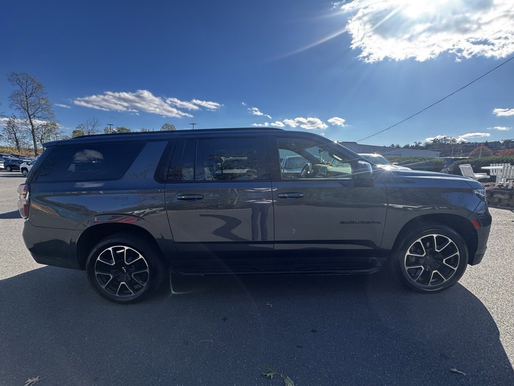 2021 Chevrolet Suburban RST photo 2