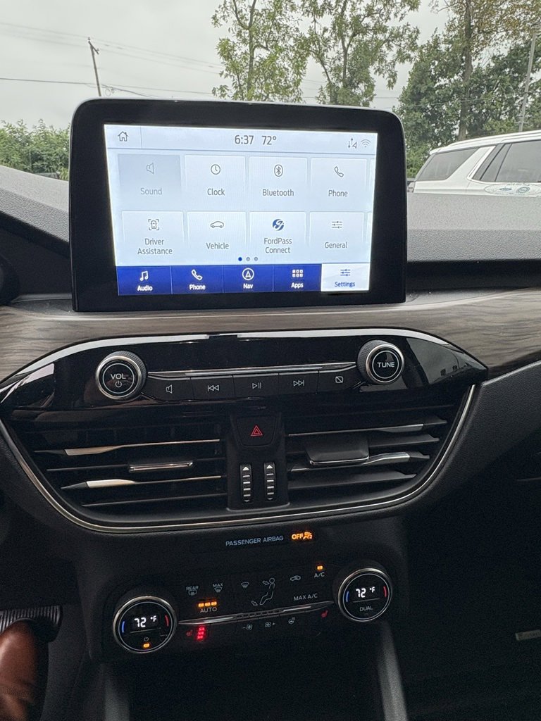 2020 Ford Escape Titanium photo 2