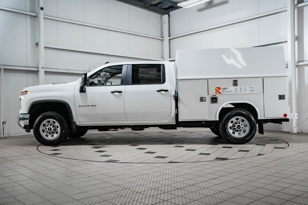 2024 Chevrolet Silverado 3500HD photo 2