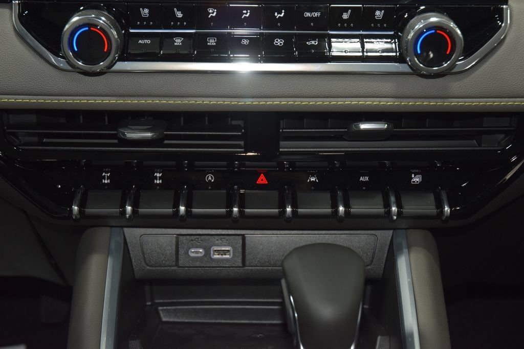 2026 Chevrolet Colorado ZR2 - Photo 37