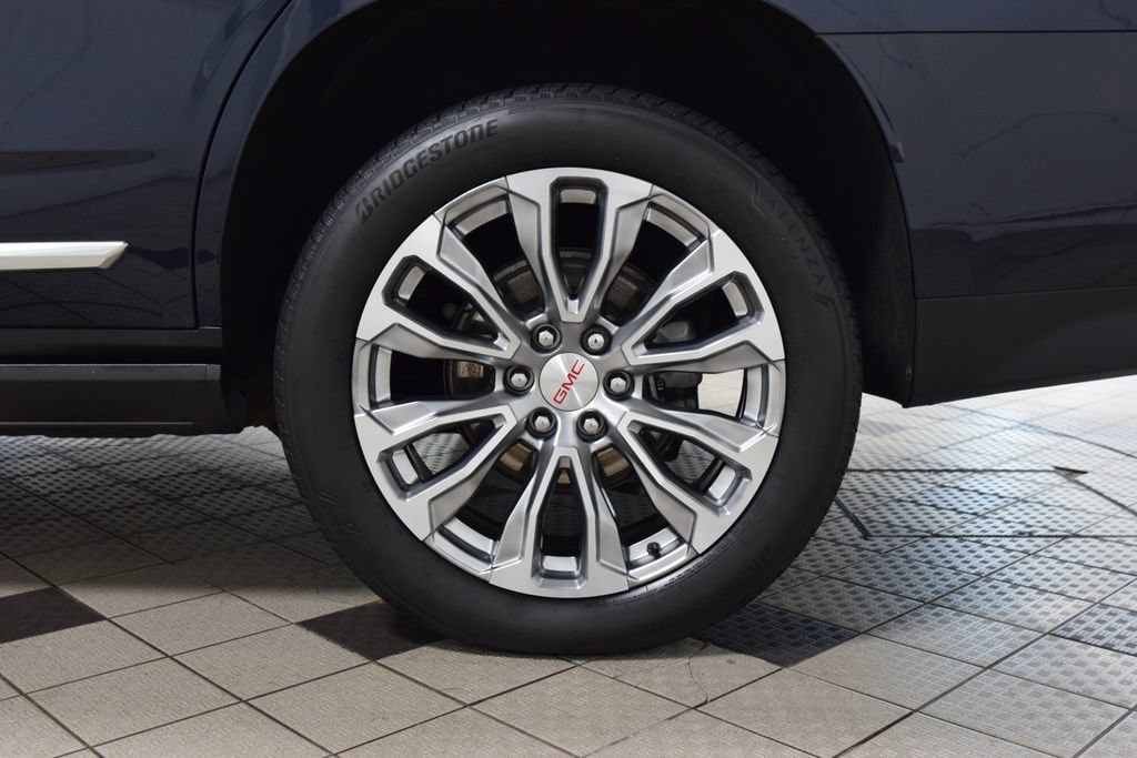 2024 GMC Yukon Denali - Photo 29