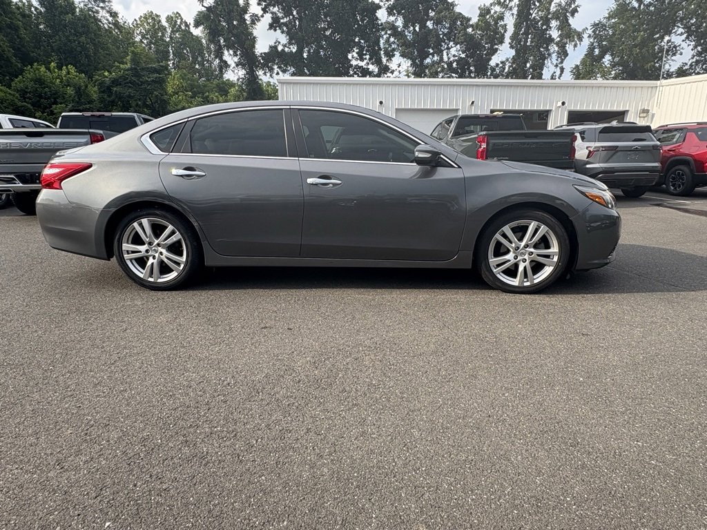 Used 2017 Nissan Altima SL with VIN 1N4BL3AP7HC145095 for sale in Warrenton, VA