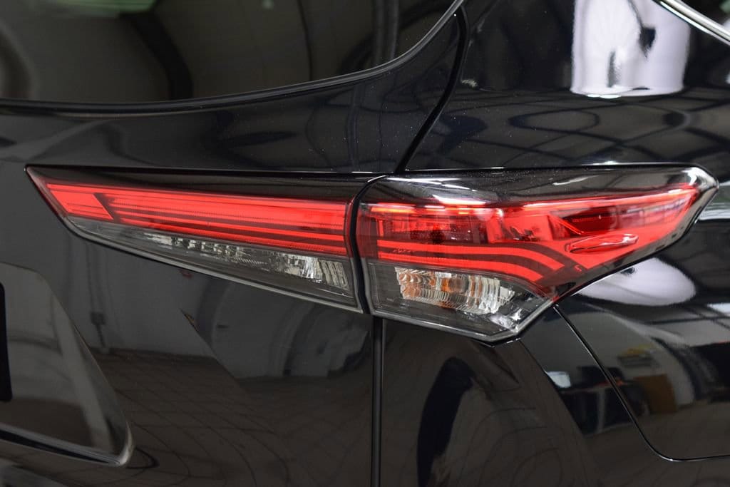 2023 Toyota Highlander LE - Photo 18