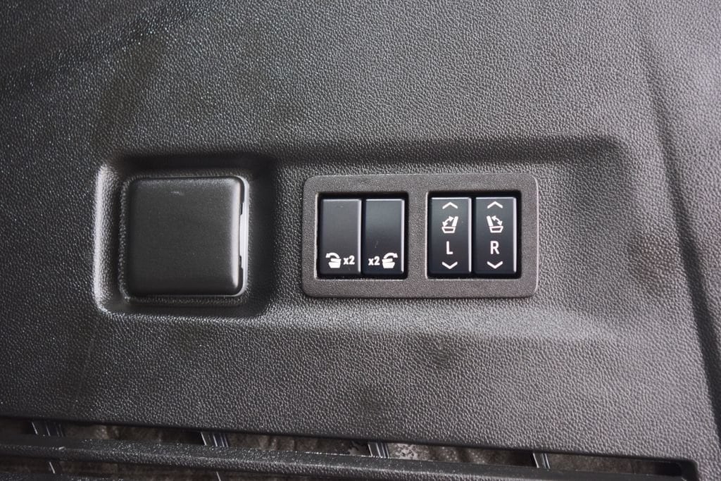 2024 Chevrolet Suburban RST - Photo 24