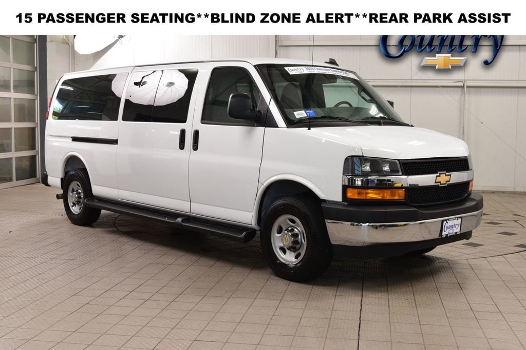 2025 Chevrolet Express 3500 LT Extended's photo