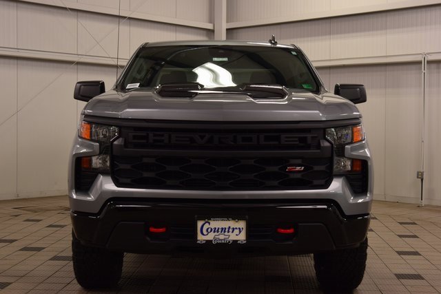 2025 Chevrolet Silverado Custom Trail Boss photo 2