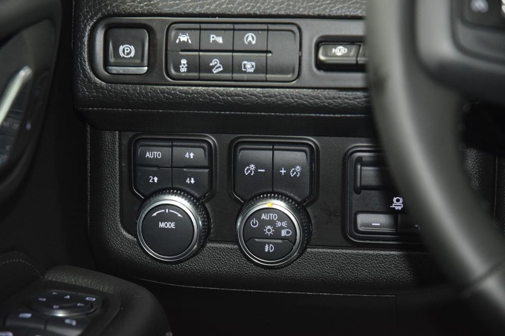 2024 GMC Yukon Denali - Photo 37