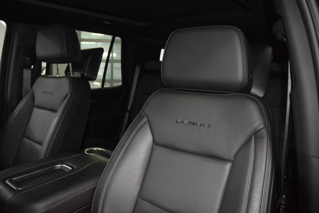 2024 GMC Yukon Denali - Photo 43