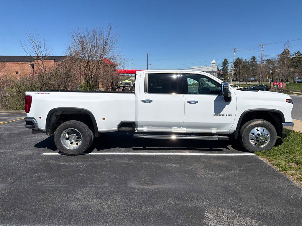 2024 Chevrolet Silverado 3500HD LTZ - Photo 7