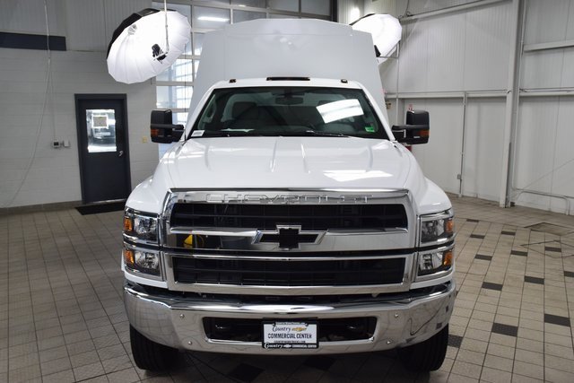 2025 Chevrolet Silverado 5500HD Work Truck photo 2
