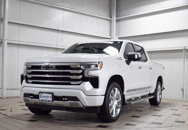 2023 Chevrolet Silverado 1500 High Country photo 2